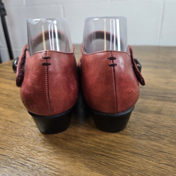 Taos Samba Red Leather Mary Jane Low Heels - Picture 8 of 12